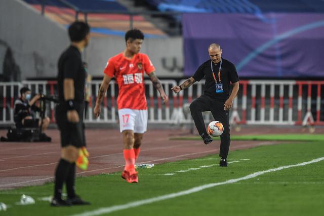 斯诺克世锦赛：丁俊晖暂时领先吉尔伯特 肖国栋淘汰周跃龙晋级